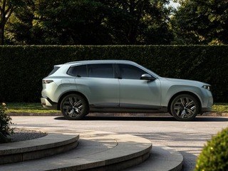 BMW X5 a iX5 pre Čínu - viac komfortu a pohodlia na zadných sedadlách