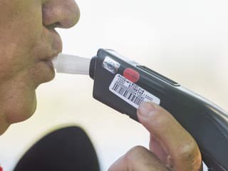 Šokujúca nehoda v Nemšovej: Vodič s viac ako 3 promile havaroval bez vodičáku